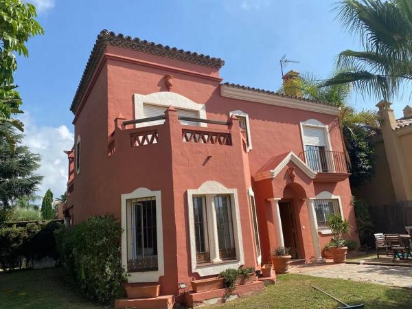 Wolnostojąca willa na sprzedaż w Barrio Bel-Air, Estepona photo 1