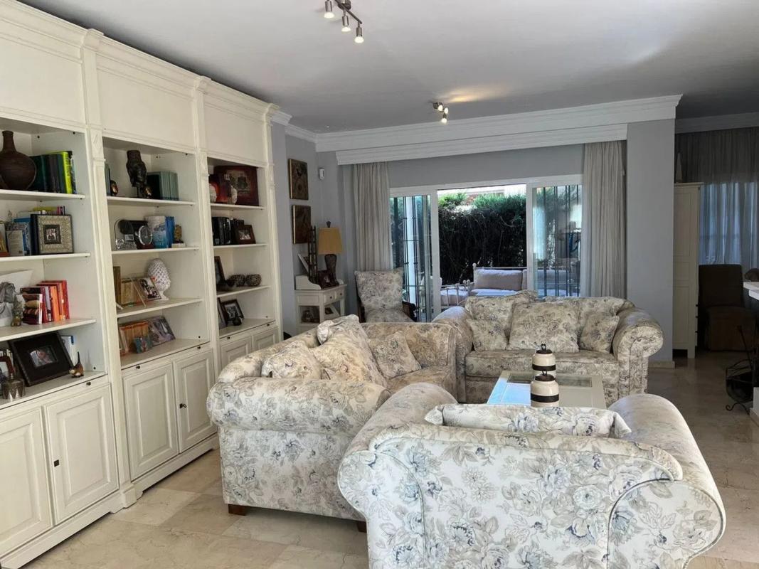 Sprzedaż niezależnego domku jednorodzinnego w Barrio Bel-Air, Estepona photo 3