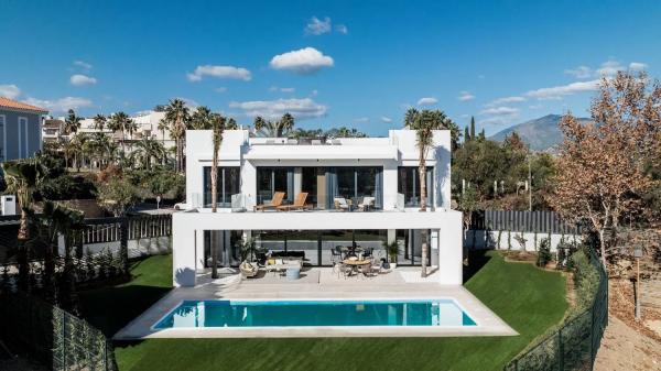 Chalet independiente en venta en Calle Quintana, 4, Estepona photo 1