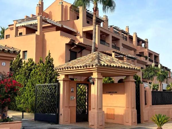 Mieszkanie na sprzedaż w  Avenida Hacienda del Sol, Estepona photo 1