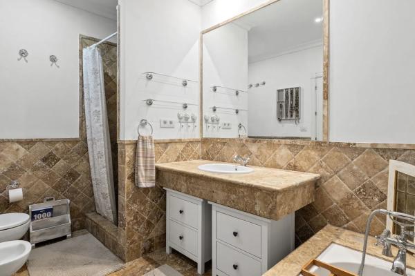 Chalet independiente en venta en Barrio Paraiso-Barronal, Estepona thumbnail 2