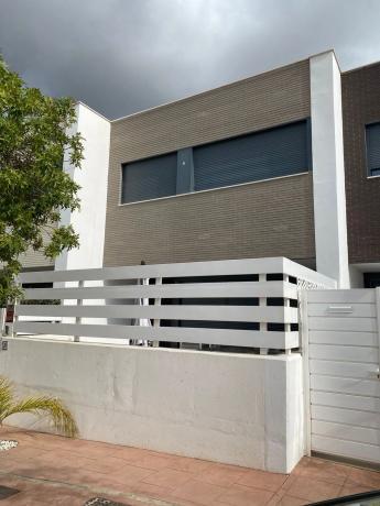 Chalet independiente en venta en Calle Islas Bermudas, 30, Estepona thumbnail 1
