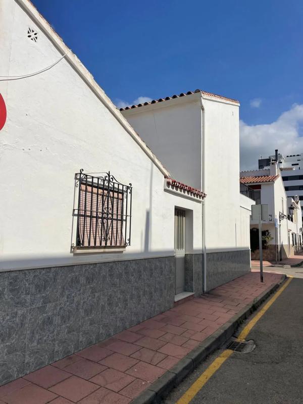 Sale of independent chalet in Barrio Parque Central, Estepona
 photo 2