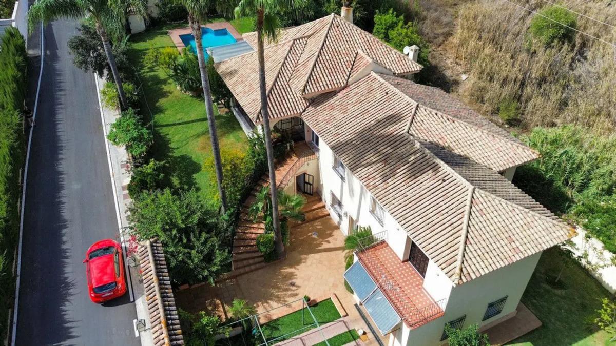 Sprzedaż niezależnego domku jednorodzinnego w  Calle Sierra Nevada, Estepona photo 2