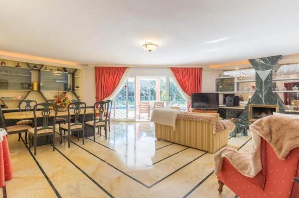 Chalet independiente en venta en Barrio Bel-Air, Estepona thumbnail 1
