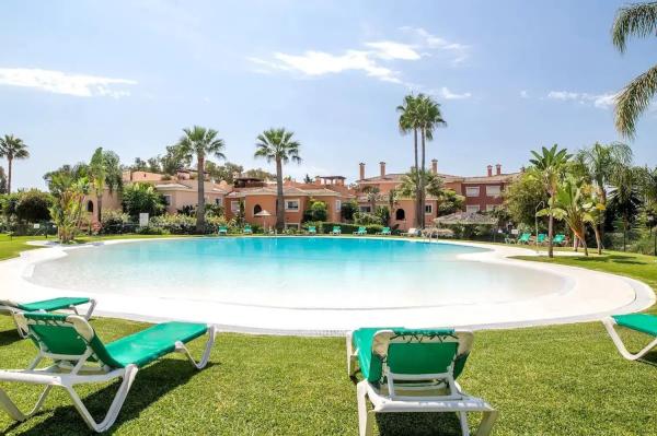 Mieszkanie na sprzedaż w  Barrio Villacana - Costalita - Saladillo, Estepona photo 1