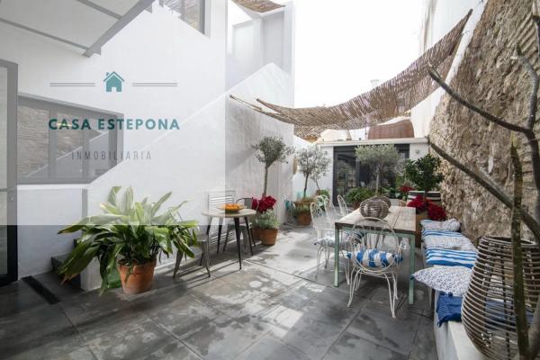 Detached villa for sale in Calle Terraza, Estepona photo 1