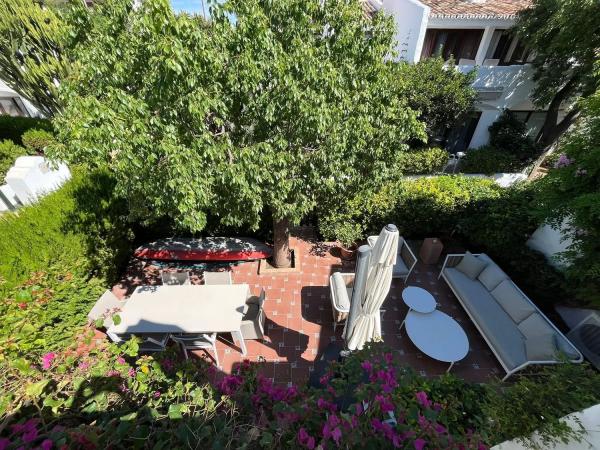 Chalet independiente en venta en Alberto, Estepona photo 1