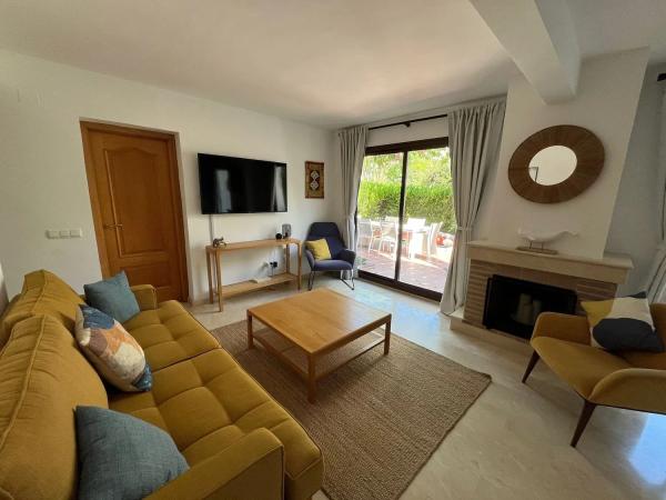 Chalet independiente en venta en Alberto, Estepona thumbnail 2