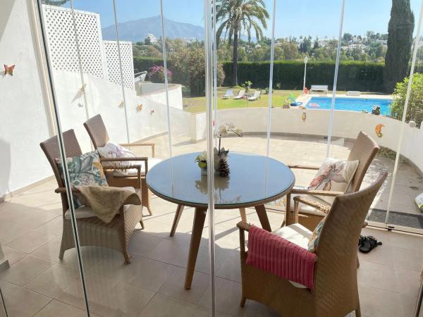 Chalet independiente en venta en Calle Pico del Naranco, Estepona thumbnail 1