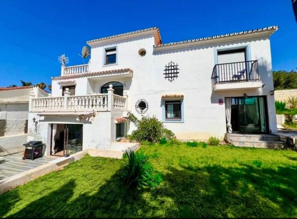 Wolnostojąca willa na sprzedaż w  Calle del Sueño, Estepona photo 2