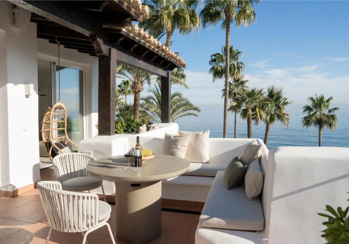 Venta de ático en Urbanization Alcazaba Beach Houses, Estepona photo 1