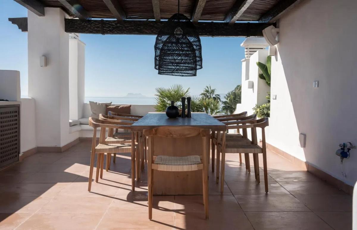Venta de ático en Urbanization Alcazaba Beach Houses, Estepona photo 2