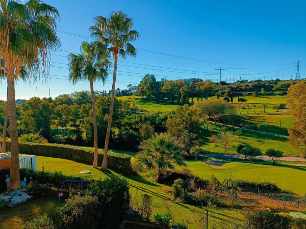 Коттедж на продажу в Lugar Urbanizacion Estepona Golf, 1 -S, Эстепона photo 1