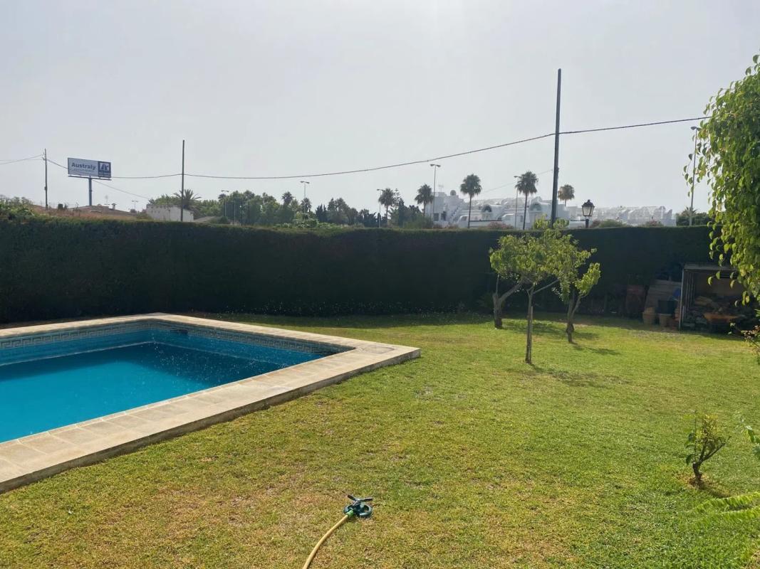 Venta de chalet independiente en Barriada el Velerín, Estepona
 photo 2