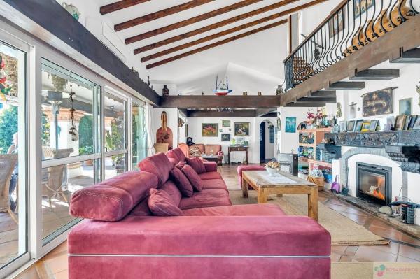 Detached villa for sale in  Calle Arroyo las Cañas, 8, Estepona photo 2