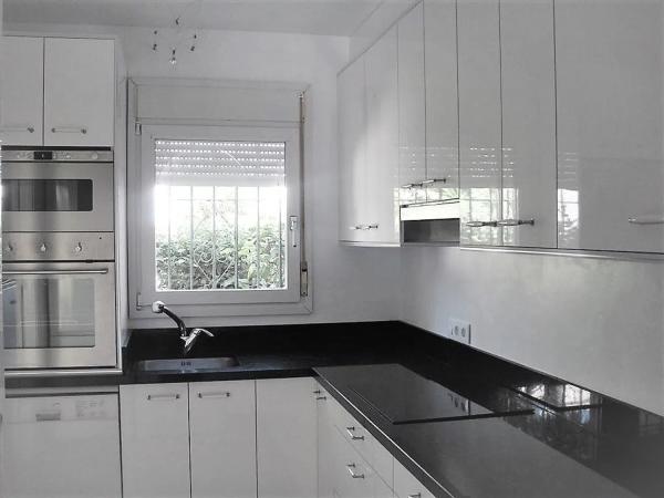 Коттедж на продажу в  Avenida del Carmen, 161, Эстепона photo 4
