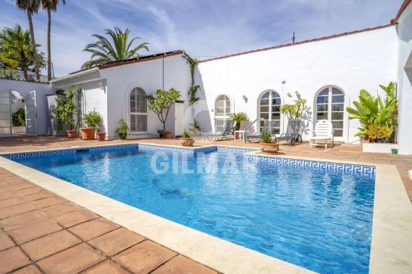 Detached villa for sale in  Camino Nicola, Estepona photo 2
