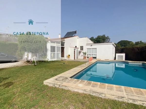 Detached villa for sale in  Barrio El Velerín, Estepona photo 1