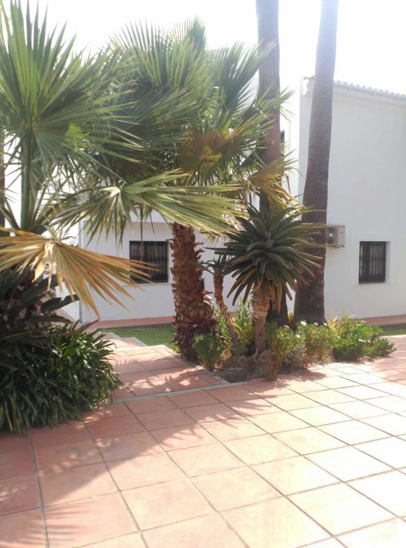 Sprzedaż niezależnego domku jednorodzinnego w Avenida del Fuego, 4, Estepona photo 1