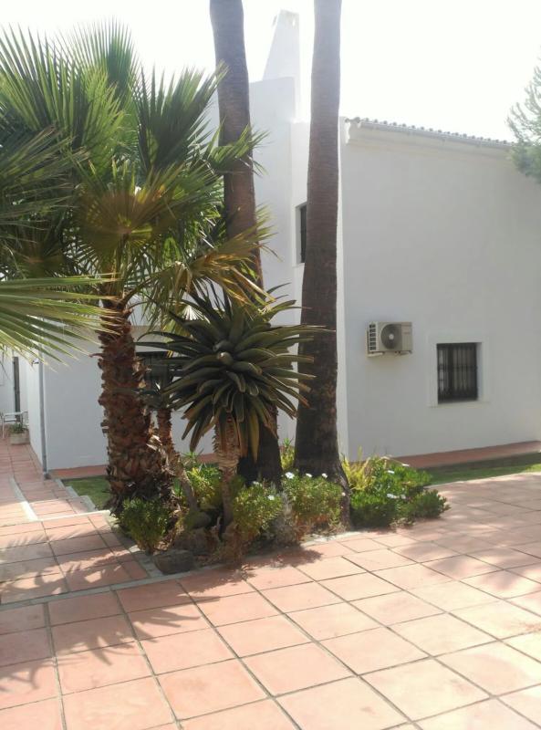 Sprzedaż niezależnego domku jednorodzinnego w Avenida del Fuego, 4, Estepona photo 2