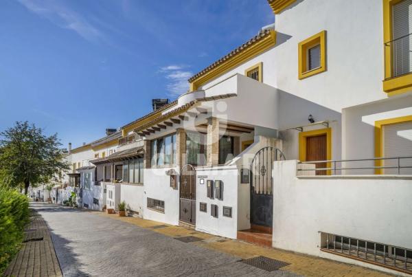 Chalet independiente en venta en Calle Gonzalo de Berceo, Estepona photo 1
