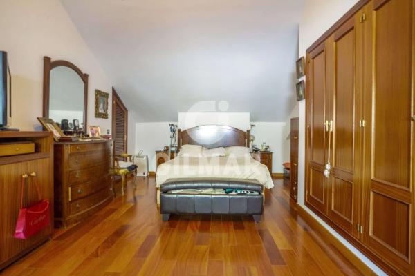 Chalet independiente en venta en Calle Gonzalo de Berceo, Estepona thumbnail 2