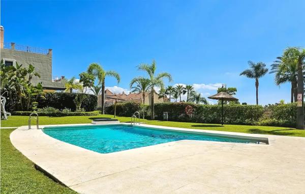 Wolnostojąca willa na sprzedaż w El paraíso, Estepona photo 1