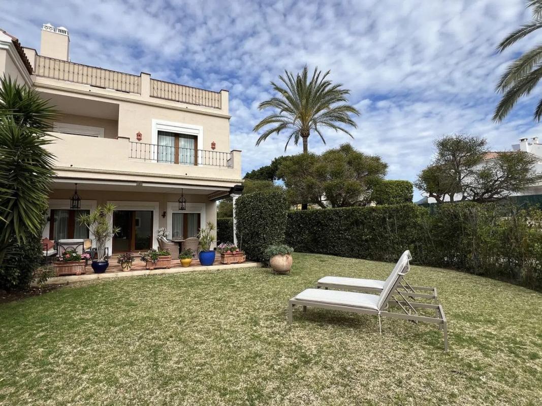 Sprzedaż niezależnego domku jednorodzinnego w  El paraíso, Estepona photo 2