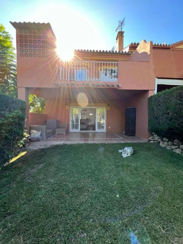 Sprzedaż niezależnego domku jednorodzinnego w Barrio Nueva Atalaya, Estepona photo 2