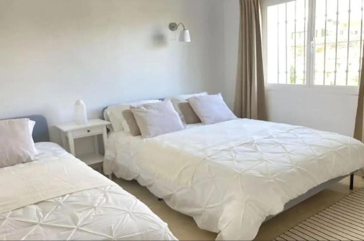Venta de chalet independiente en Calle Calendula, Estepona
photo 3