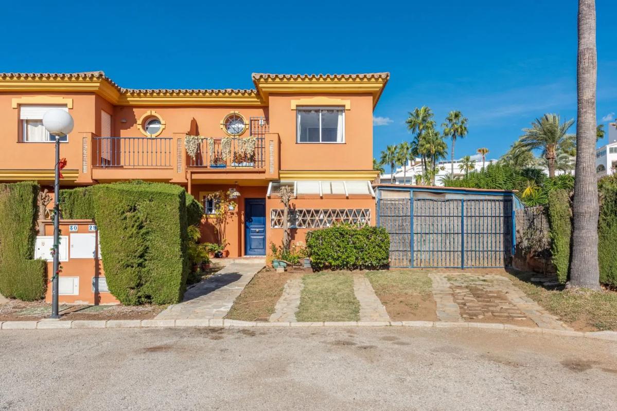 Venta de chalet independiente en Avendia del Pernet s/n, Estepona
photo 1