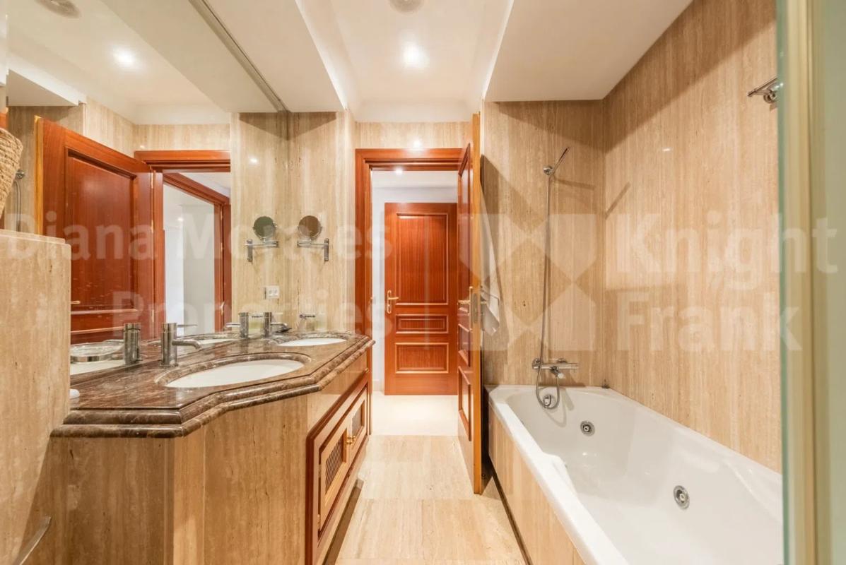 Продажа квартиры на Barrio Kempinski, Эстепона
photo 3