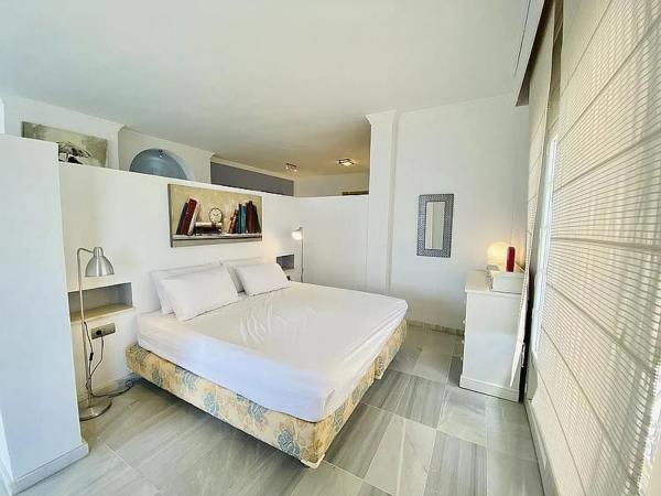 Detached villa for sale in  Barrio Centro, Estepona photo 3
