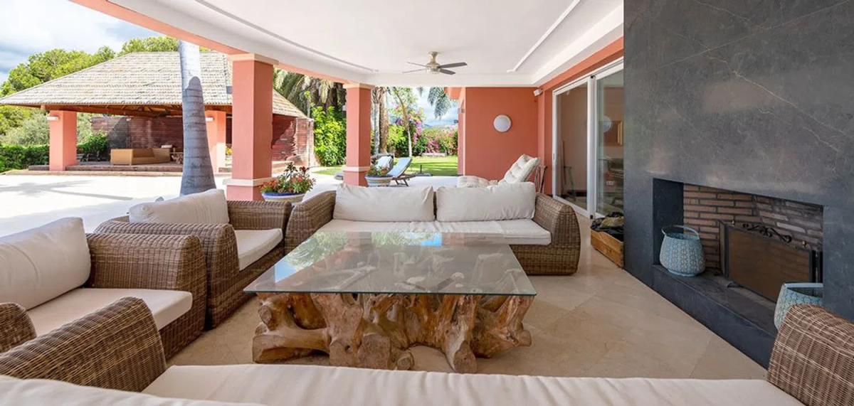 Venta de chalet independiente en Barrio Paraiso-Barronal, Estepona
 photo 2