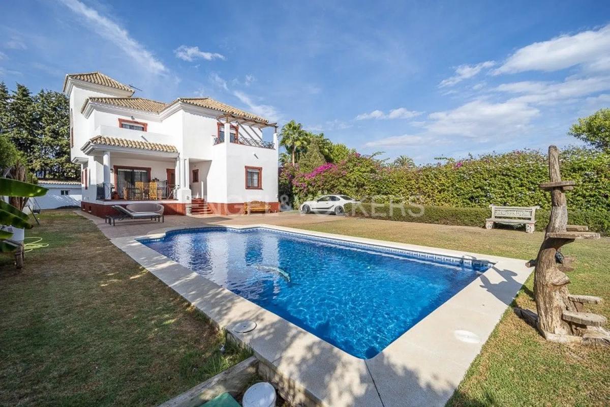 Venta de chalet independiente en Calle Murcia, Estepona
photo 2