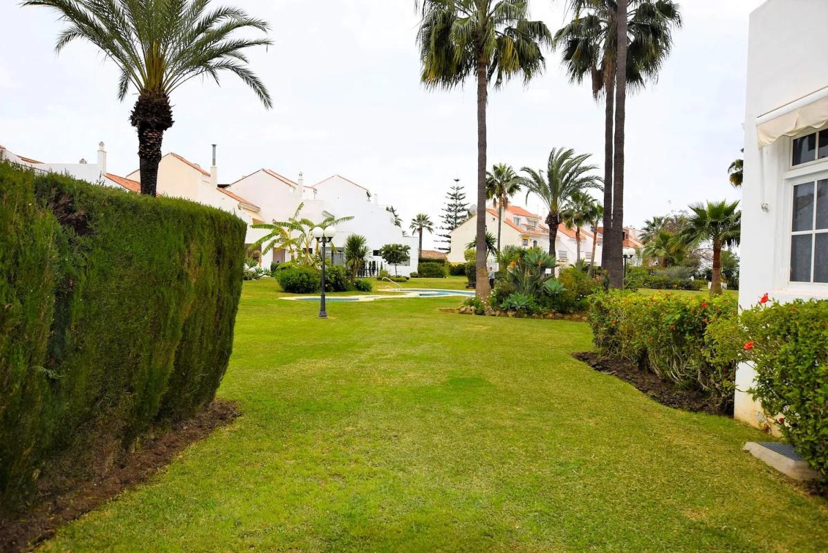 Venta de chalet independiente en Calle Pico del Aneto, 5, Estepona
photo 2
