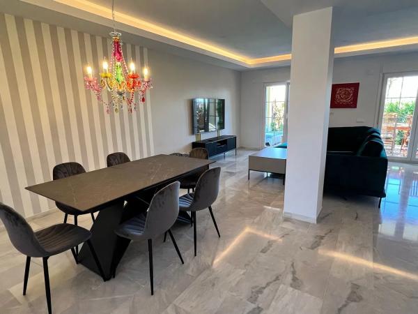 Wolnostojąca willa na sprzedaż w Calle Pinechurst, 13, Estepona photo 1