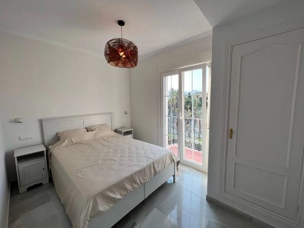 Wolnostojąca willa na sprzedaż w  Calle Pinechurst, 13, Estepona photo 4
