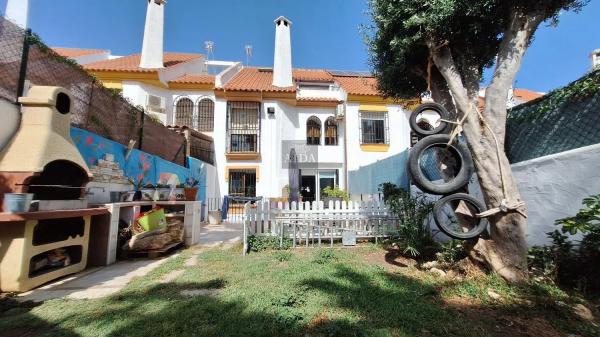 Коттедж на продажу в Barrio Puerto de Estepona, Эстепона photo 1