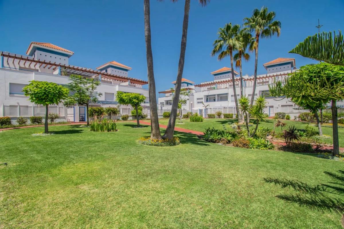 Venta de chalet independiente en Calle del Estanque, Estepona
 photo 2