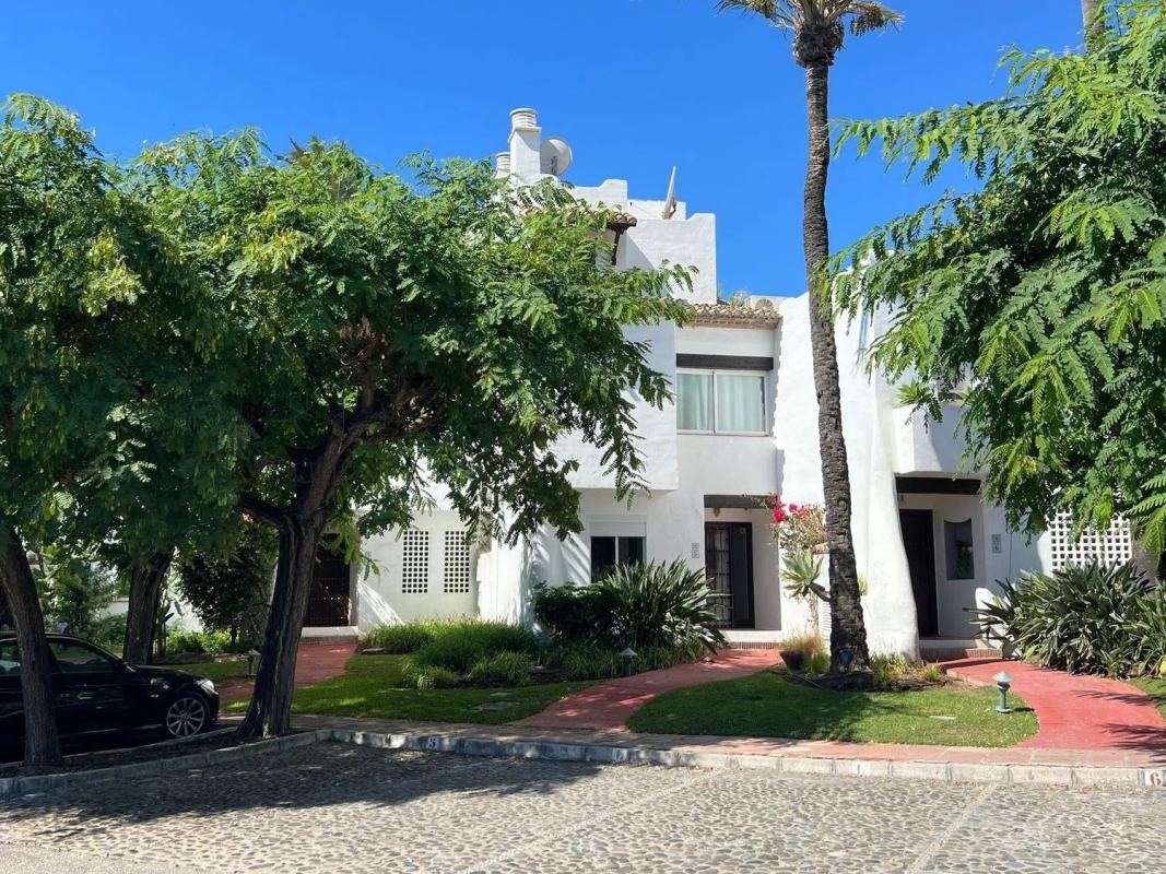 Sprzedaż niezależnego domku jednorodzinnego w Calle Trajano, Estepona photo 2