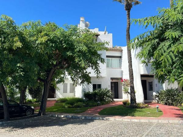 Wolnostojąca willa na sprzedaż w Calle Trajano, Estepona thumbnail 1
