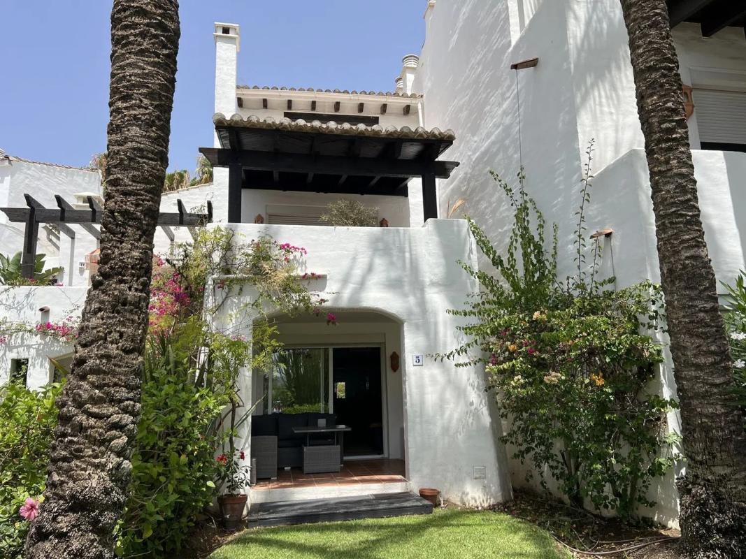 Sprzedaż niezależnego domku jednorodzinnego w Calle Trajano, Estepona photo 3