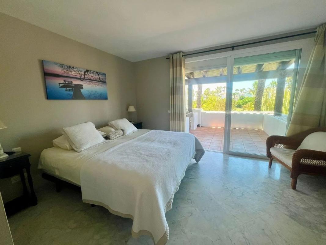 Sprzedaż niezależnego domku jednorodzinnego w Calle Trajano, Estepona photo 4