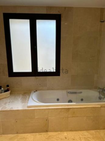 Duplex en venta en Calle Peru s/n, Estepona thumbnail 2