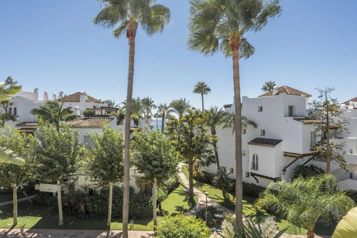 Venta de ático en Barrio Punta Plata, Estepona photo 1