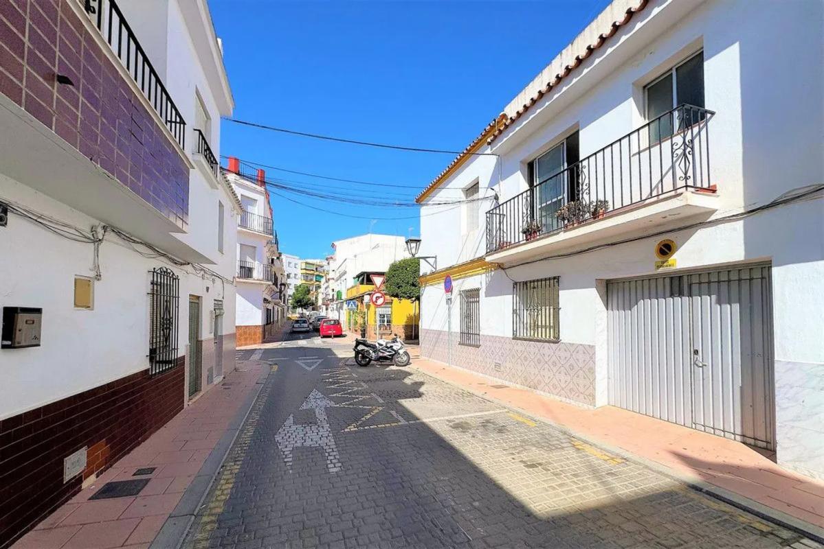 Venta de chalet independiente en Calle Ebro, Estepona
photo 1