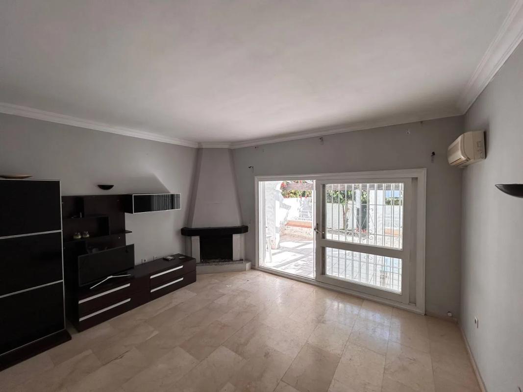 Sprzedaż niezależnego domku jednorodzinnego w Avenida Flor de Loto, Estepona photo 2