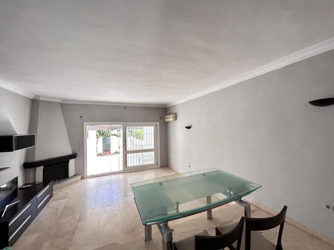 Sprzedaż niezależnego domku jednorodzinnego w Avenida Flor de Loto, Estepona photo 5